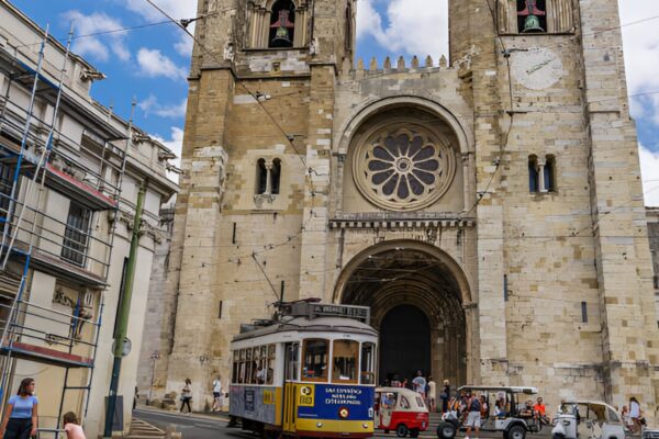 Lisbon’s Heart & Soul – A Tuktuk Journey Through Time & Taste